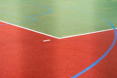 Sokakta basketbol sahası