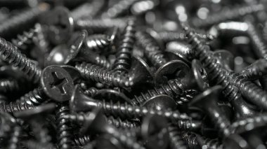 Kendini beceren elementler ve inşaat detayları.