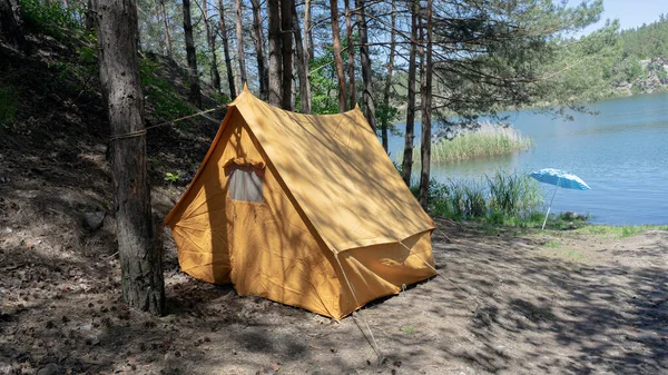 Ett Klassiskt Campingtält Naturskön Höglandskust — Stockfoto