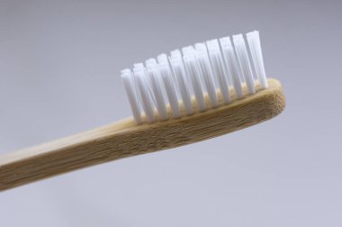 Atık olmadan çevre dostu ahşap diş fırçası. Çevre dostu diş temizleme ürünleri Doğal organik banyo kozmetik konsepti Düz döşeme, üst görünüm, kopyalama alanı