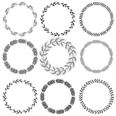 Arka planda izole edilmiş vektör el dekoratif çelenkler. Çiçekli yuvarlak çerçeveler. El çizimi çiçek tasarımı elementleri. Eski çerçeveler ayarlandı. 
