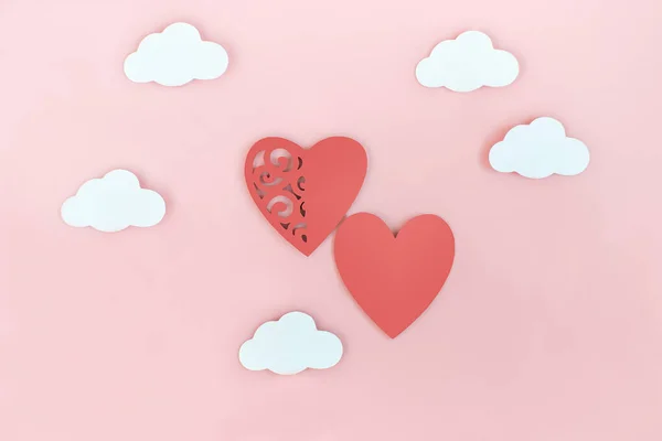 Červená Srdce Mraky Růžovém Pozadí Valentýn Koncept Lásky Svatební Symbol — Stock fotografie