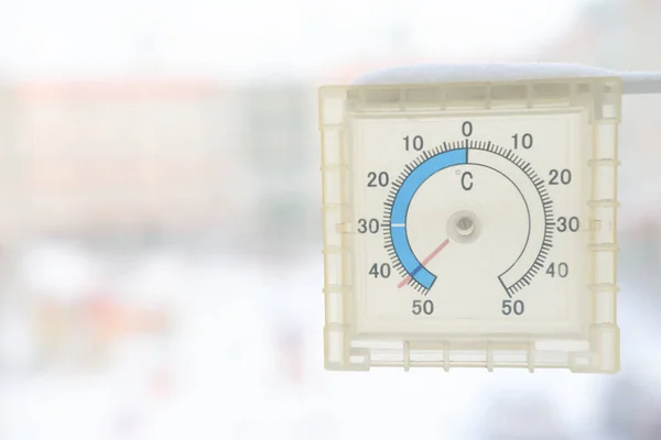 Venkovní Teploměr Ukazující Extrémně Chladnou Teplotu Zimní Chladno Sibiři Selsiova — Stock fotografie