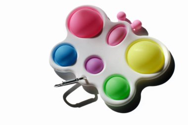 Basit gamzeli silikon duyusal stres önleyici Fidget oyuncağı. Beyaz arkaplanda izole edilmiş renkli bir oyun. Sakinleştirici aletler, yetişkin stres atımı, baloncuk oyuncağı itme.