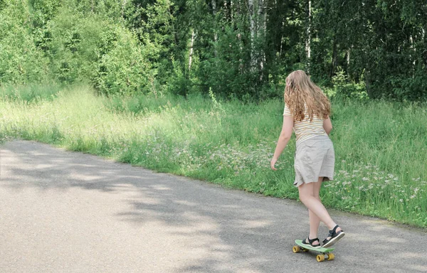 Teenager Girl Practicing Skateboarding Park Summer Morning Rear View Caucasian — Stock Photo, Image