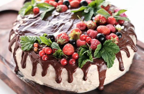 Homemade Sponge Cake Strawberries Red Currunt Raspberries Chocolate Icing Mint — Stock Fotó