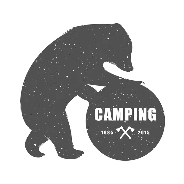 Jahrgangsabbildung des lustigen Bären mit Schild camping — Stockvektor