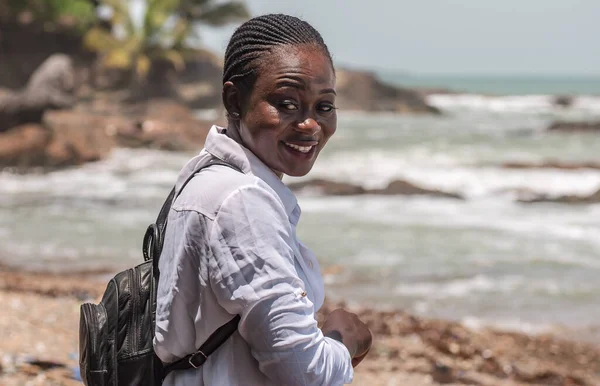 Glückliches Afrikanisches Mädchen Mit Rucksack Axim Ghana — Stockfoto