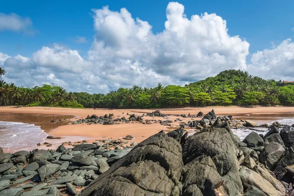 Praia Gana Com Rochas Mar Encontram Dois Lados Lagoa Fechada — Fotografia de Stock