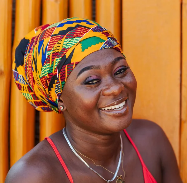 Szczęśliwa Afrykanka Małej Wiosce Keta Położonej Ghanie Ubrana Afrykańskie Nakrycia Zdjęcia Stockowe bez tantiem