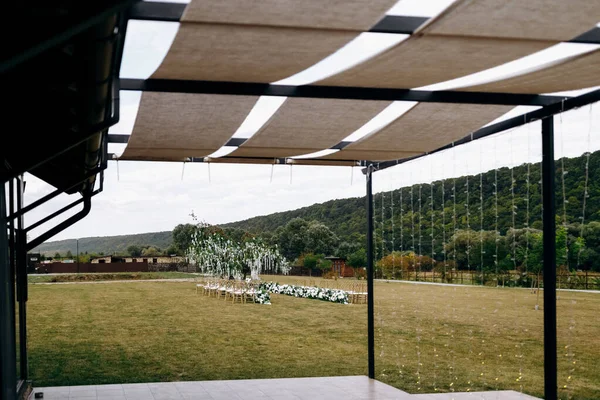 Geniş teras manzaralı kırsal alan, yemyeşil manzaralı ve rahatlatıcı atmosferli Idyllic teras