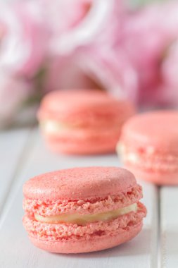 Çiçekli pembe Macarons
