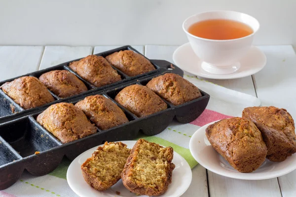 Gemas de jengibre con vista frontal de té — Foto de Stock