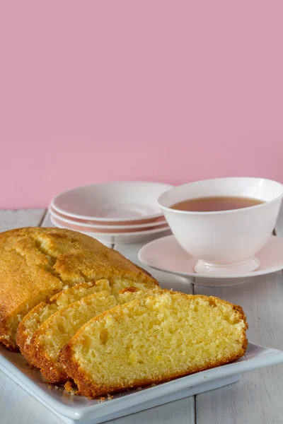 Madeira Cake med te vertikal — Stockfoto
