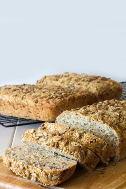 Dikey dilimlenmiş kepekli ekmek