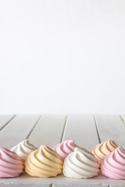 Pastel Meringues Önden Görünüm dikey