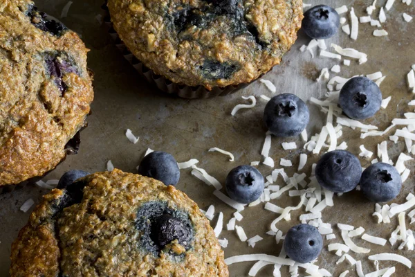 Muffins de salvado de arándano de arriba —  Fotos de Stock