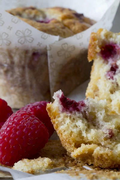 Muffins de frambuesa con frambuesas — Foto de Stock