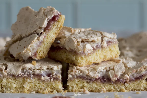 Louise Cake yığılmış - seçici odak