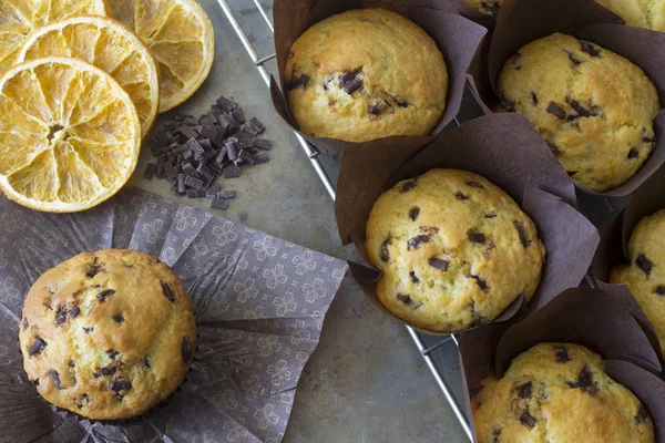 Muffins de naranja y chocolate de arriba —  Fotos de Stock