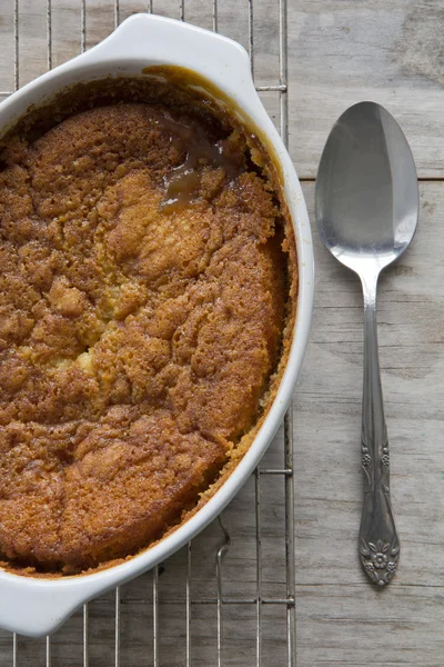 Bütün karamelli elma puding