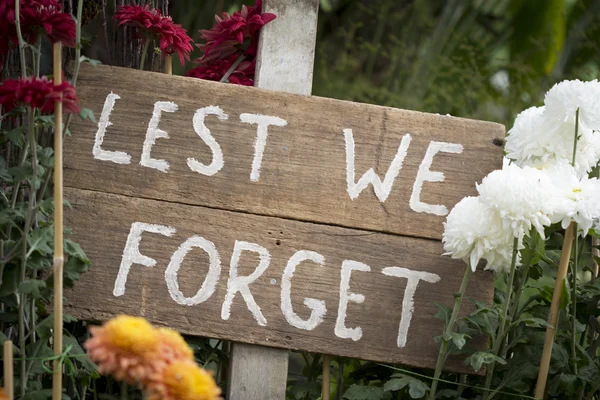 ANZAC Sign Lest We Forget — Stock Photo, Image