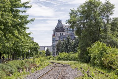  Eski demiryolu bina ile