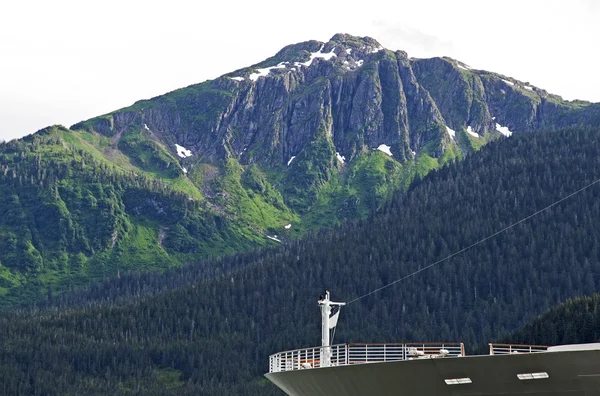 Cruiseship bow with mountain — Stock Photo, Image