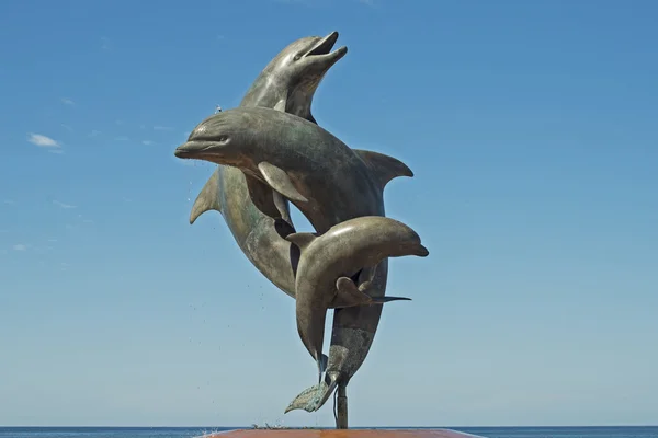 Sculptuur van drie dolfijnen Stockafbeelding