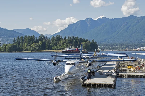 Float planes docked at the pier — Stock Photo, Image