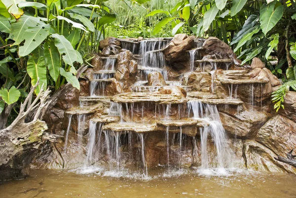 Waterval in een regenwoud van Costa Rica Rechtenvrije Stockafbeeldingen