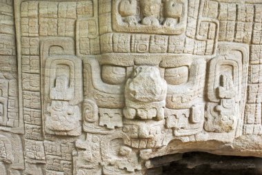 Antik heykel Maya tanrısı 