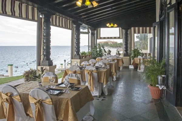 Elegant restaurant by the ocean — Stock Photo, Image