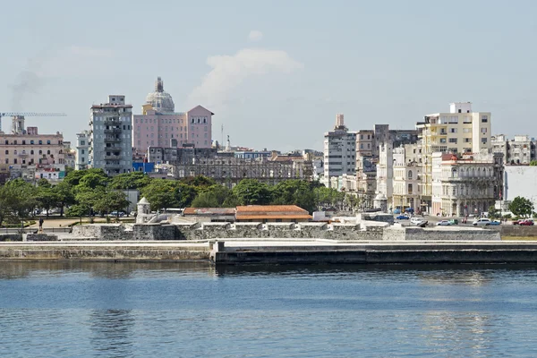 Paseo marítimo de La Habana con fortificaciones — Foto de Stock