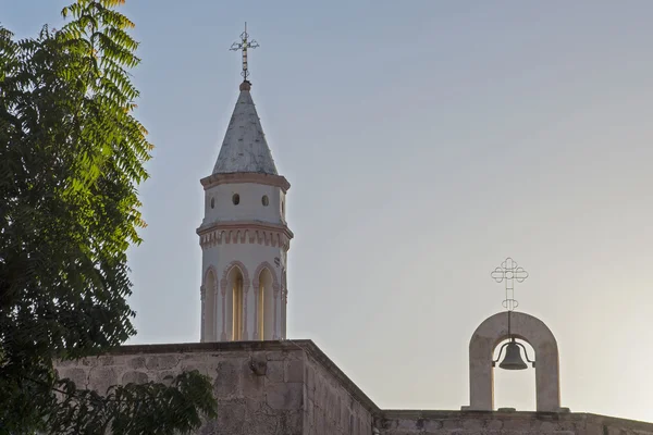 Torre da igreja velha com sino — Fotografia de Stock