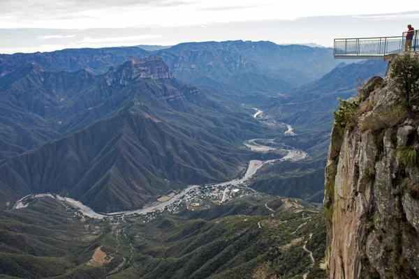 Urique Canyon met uitkijkplatform — Stockfoto