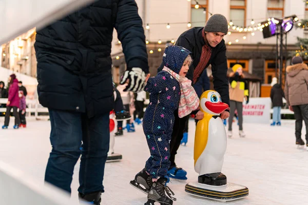 Kiev Kiev Ucrania Diciembre 2020 Mucha Gente Feliz Niños Van — Foto de Stock