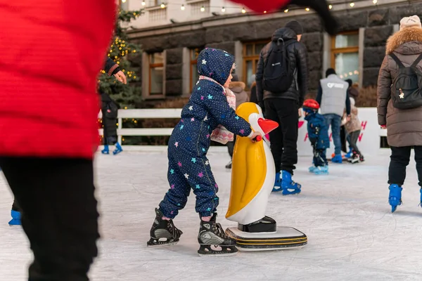 Kiev Kiev Ucrania Diciembre 2020 Mucha Gente Feliz Niños Van — Foto de Stock