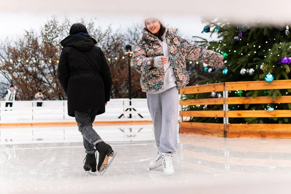 Kiev Kiev Ucrania Enero 2021 Las Chicas Guapas Están Patinando — Foto de Stock