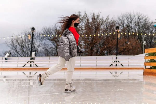 Kiev Kiev Ucrania Enero 2021 Las Chicas Guapas Están Patinando — Foto de Stock