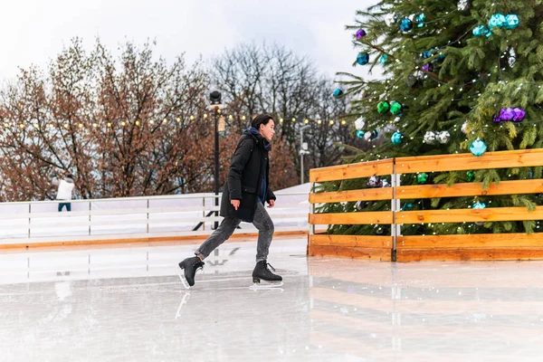 Kiev Kiev Ucrania Enero 2021 Las Chicas Guapas Están Patinando — Foto de Stock