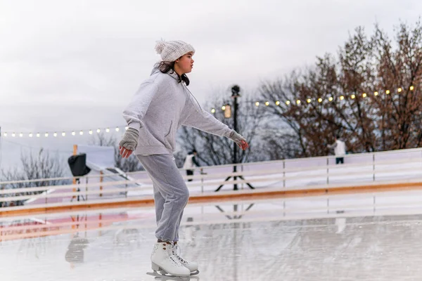 Kiew Kiew Ukraine Januar 2021 Hübsche Mädchen Laufen Schlittschuh Tanzen — Stockfoto