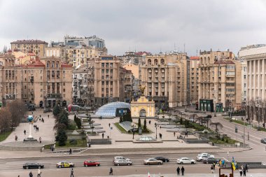 Kyiv (Kiev), Ukrayna - 10 Ocak 2020: Merkezi meydan ve ana cadde Khreshhatyk 'te güzel bir manzara