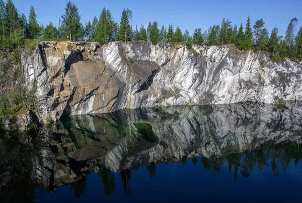 Mermer Ocağı ve göl insid