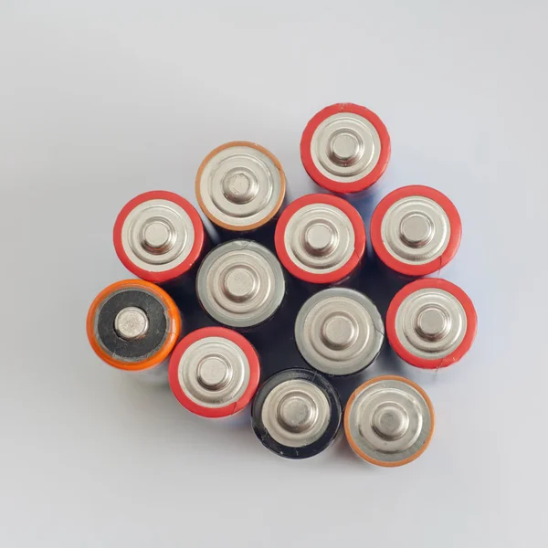 Çeşitli renklerde tüm Aa pilleri