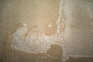 Duvara işlenmiş ıslak çimento dokusu