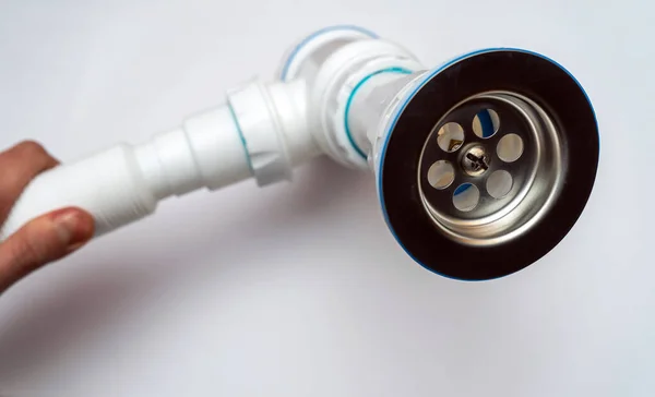 Lavabo için hortum. Lavabo için birleştirilmiş beyaz plastik sifon..