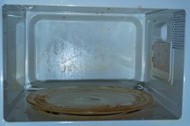 Mikrodalga fırının içi kirli..