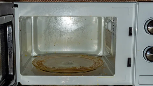 Kotor Dengan Serpihan Makanan Dinding Microwave Microwave Lemak Dan Partikel — Stok Foto