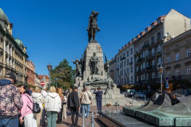 Krakow, Polonya - 27.09.2025: Krakow, Polonya 'daki Matejko Meydanı' ndaki Grunwald Anıtı